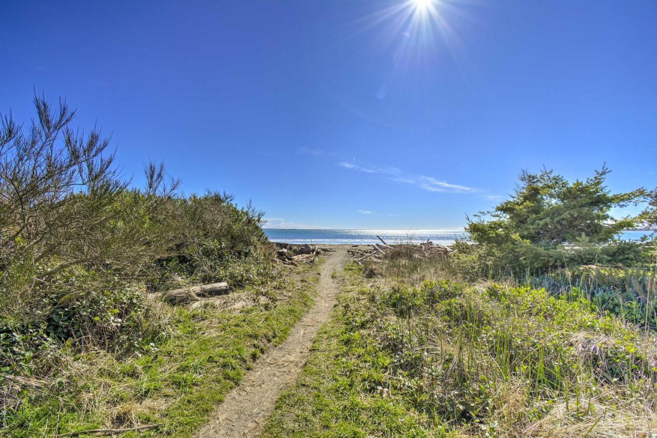 Ocean Shores Retreat With Porch And Canal Views! Zewnętrze zdjęcie