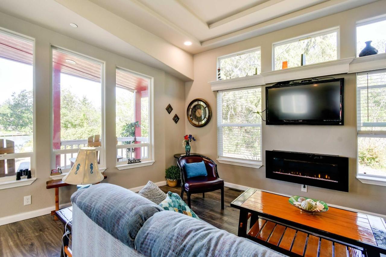 Ocean Shores Retreat With Porch And Canal Views! Zewnętrze zdjęcie