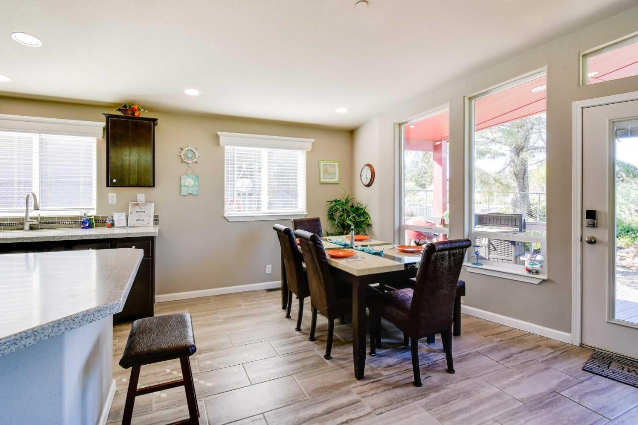 Ocean Shores Retreat With Porch And Canal Views! Zewnętrze zdjęcie