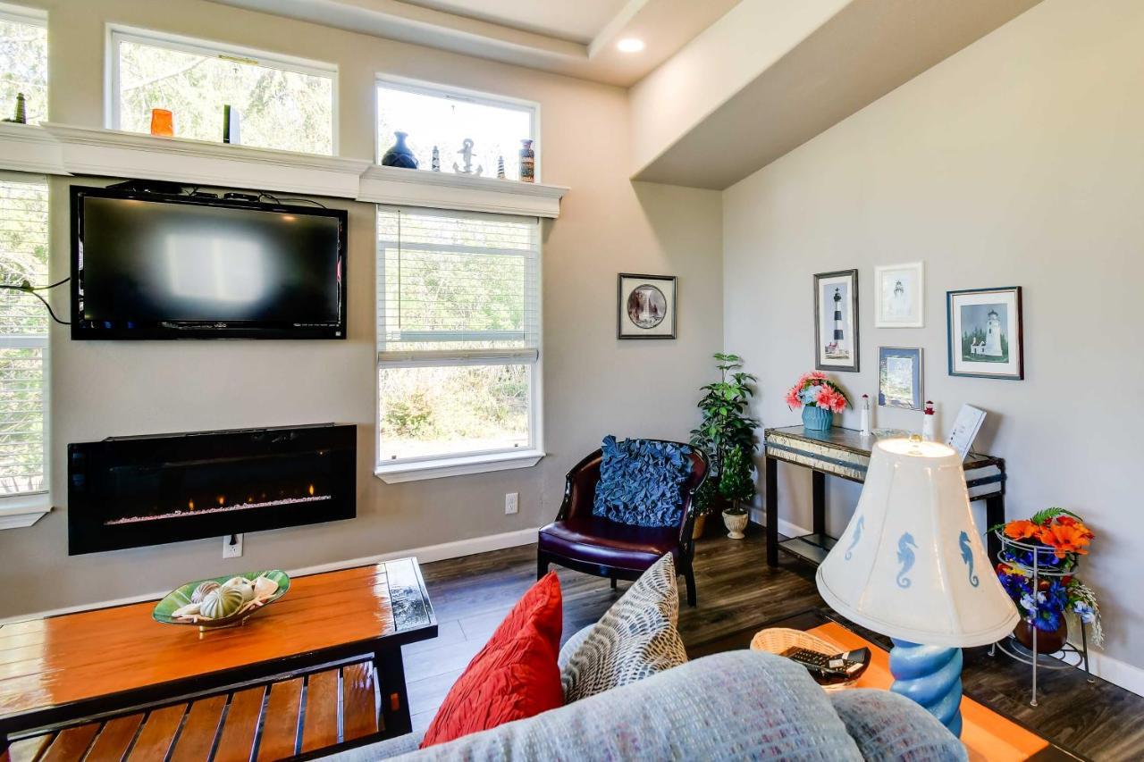 Ocean Shores Retreat With Porch And Canal Views! Zewnętrze zdjęcie