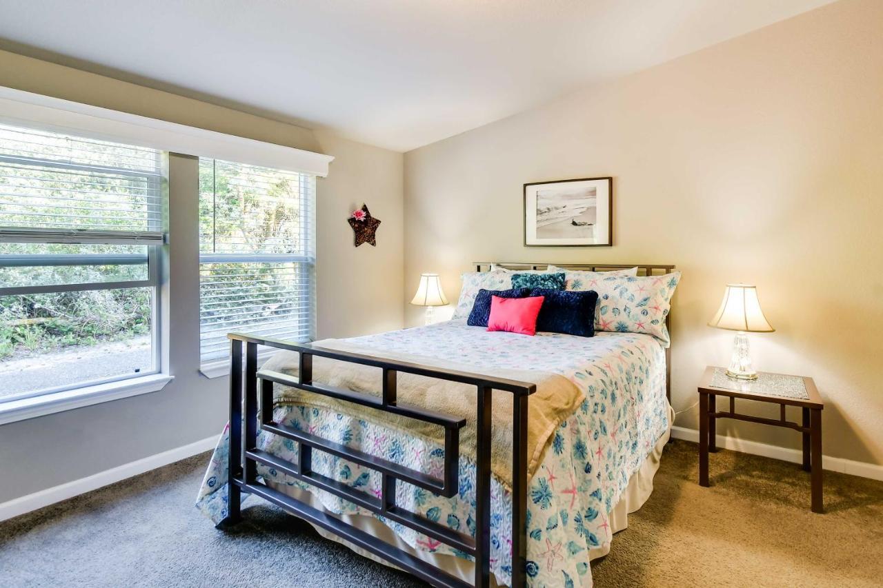 Ocean Shores Retreat With Porch And Canal Views! Zewnętrze zdjęcie