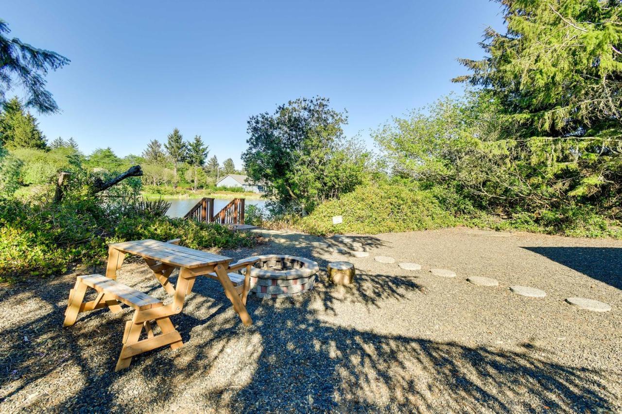 Ocean Shores Retreat With Porch And Canal Views! Zewnętrze zdjęcie