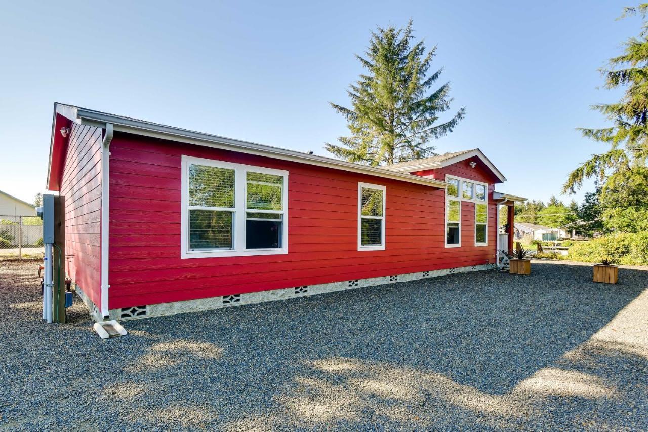 Ocean Shores Retreat With Porch And Canal Views! Zewnętrze zdjęcie
