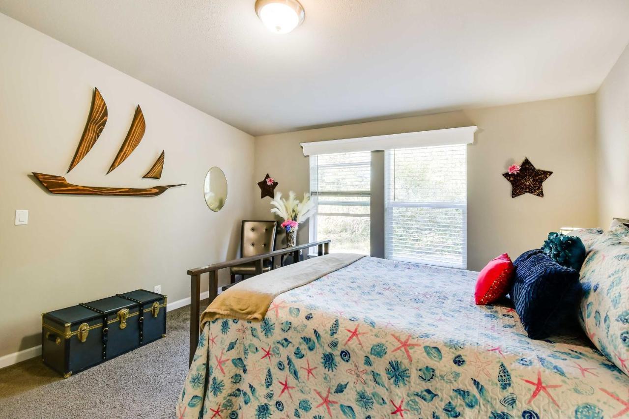 Ocean Shores Retreat With Porch And Canal Views! Zewnętrze zdjęcie