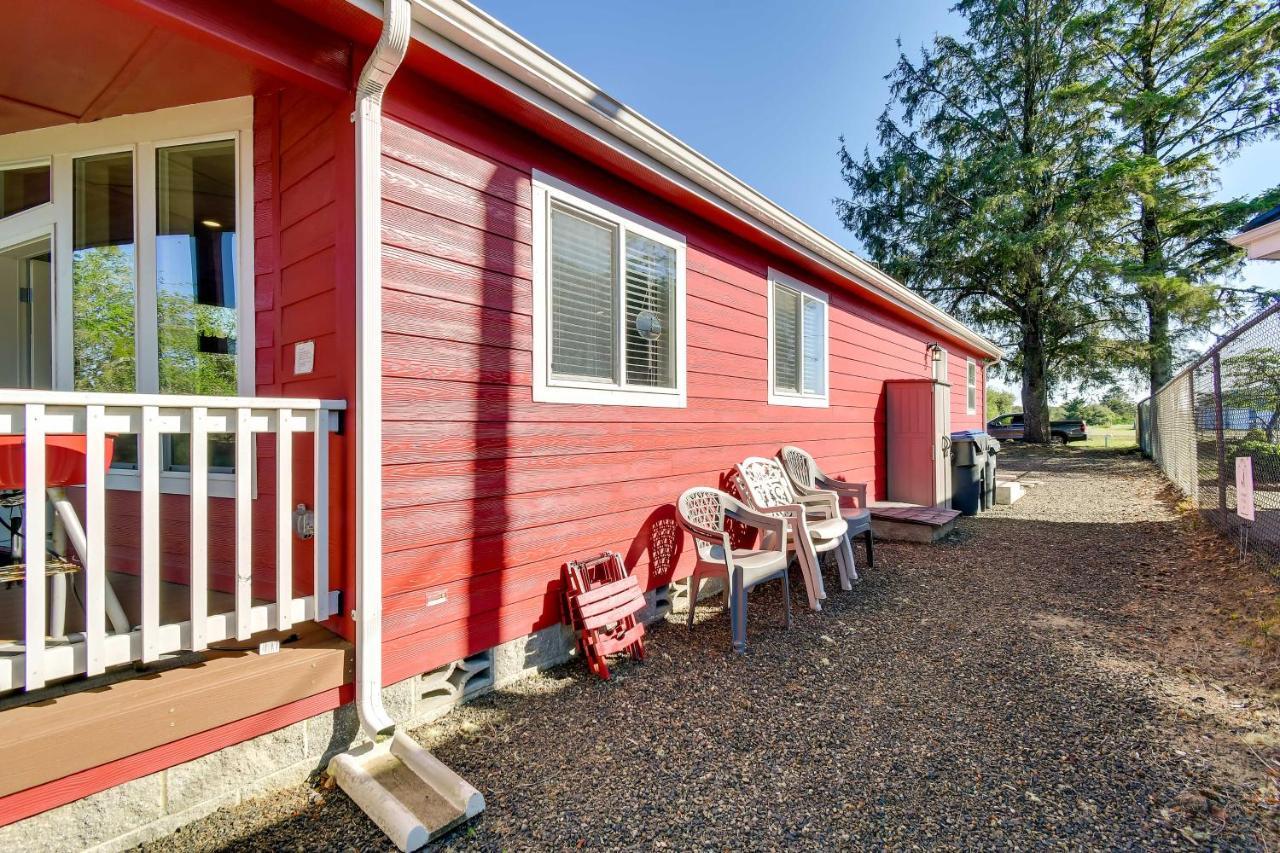 Ocean Shores Retreat With Porch And Canal Views! Zewnętrze zdjęcie