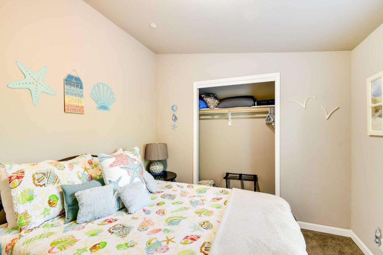 Ocean Shores Retreat With Porch And Canal Views! Zewnętrze zdjęcie