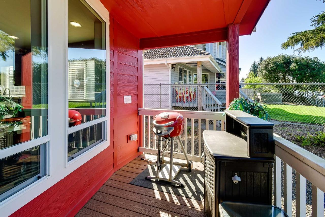 Ocean Shores Retreat With Porch And Canal Views! Zewnętrze zdjęcie