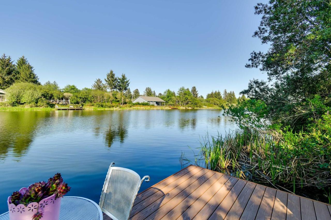 Ocean Shores Retreat With Porch And Canal Views! Zewnętrze zdjęcie